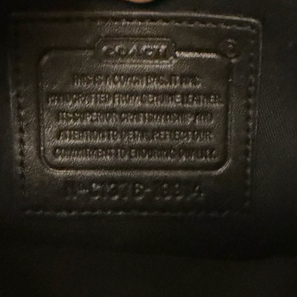*Like New* Coach Legacy Leather Pocket Purse Vintage Reissue - Picture 7 of 9